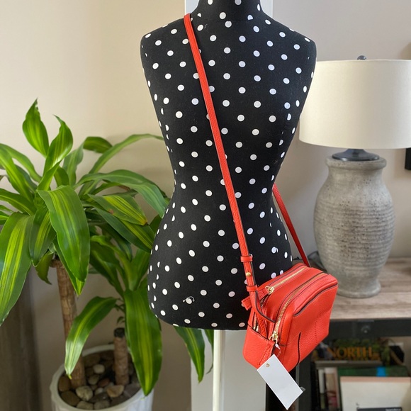 Tory Burch Block T Pebbled Leather Crossbody Bag - Picture 12 of 16